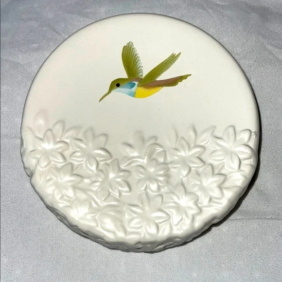 Hummingbird White Ceramic soap dish