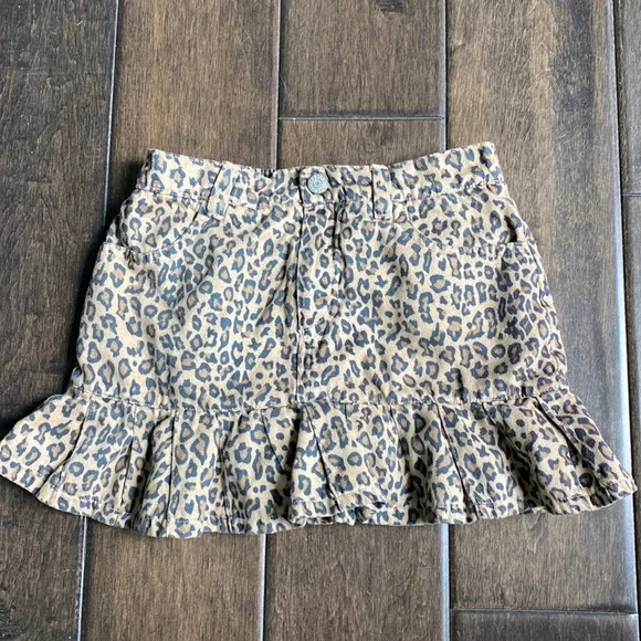💜3/$15 Children’s Place Leopard Skirt