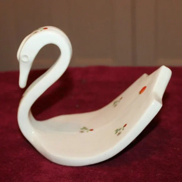 VINTAGE 86 Ceramic Glazed Swan Floral Towel Holder 6”