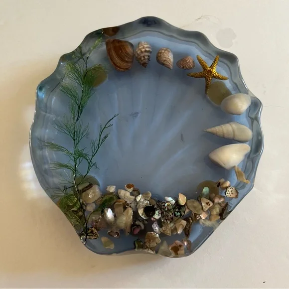 Vintage Lucite Soap Dish Scallop Shell