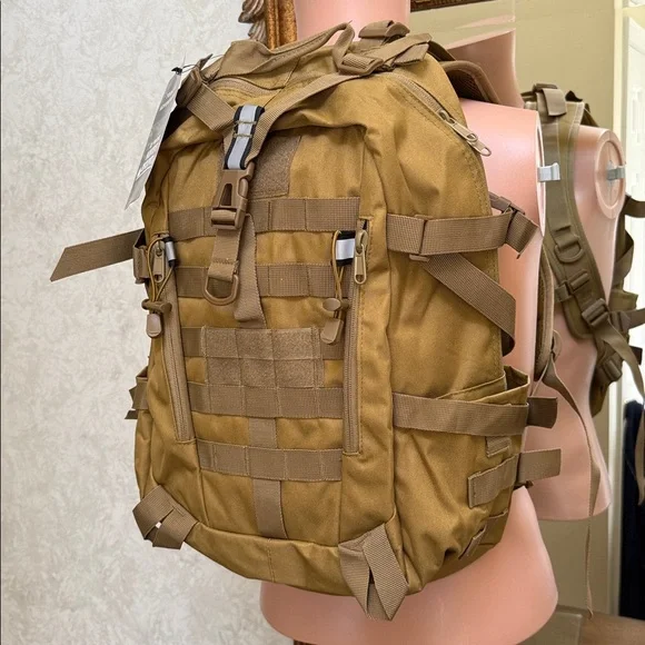 Hunters Bagpack 20” Pro Grade. Pockets and storage areas. Brown.