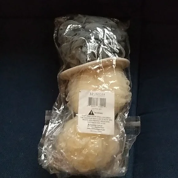4 new loofah style bath aids