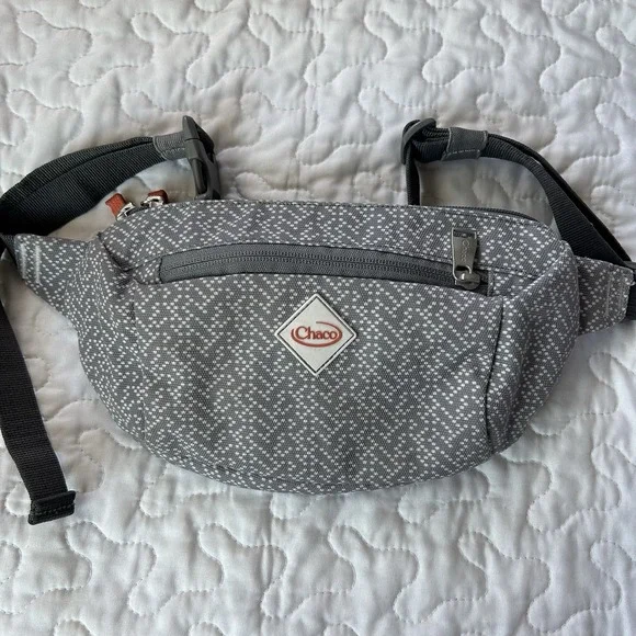 Chaco Waist‎ Fanny Pack Gray White