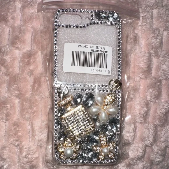 💎 Glam Luxe Samsung Z Flip 5 Case – Rhinestone & Pearl Charm