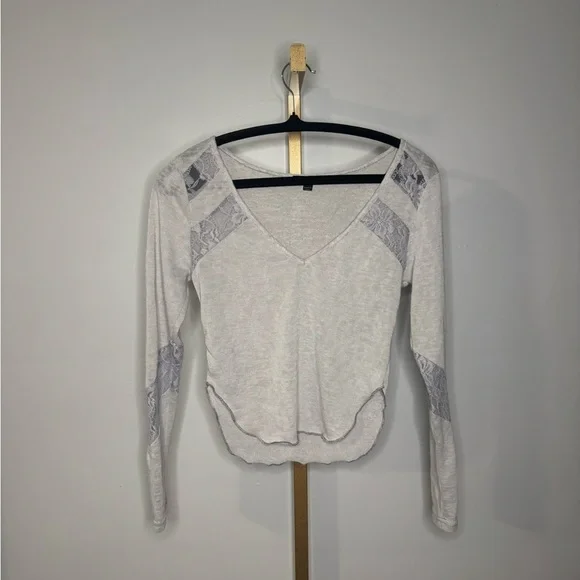 Light Puple V-Neck Lace Detail Crop Top