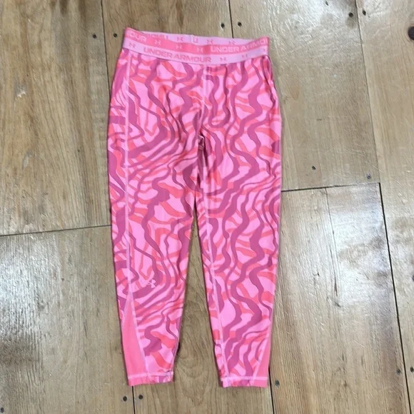 UnderArmour Youth active Capri leggings. Size youth LG, pink, Logo waistband