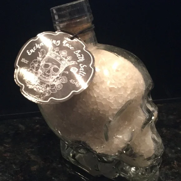 NWT enchanting rose bath salts