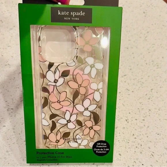 NIB🌸Kate Spade 🌸♠️ Pink and White Floral iPhone 15 Pro Max size Case