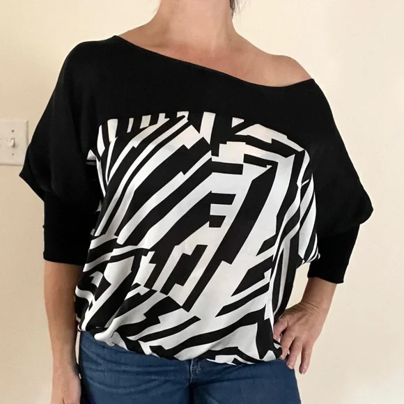 Bebe Black and‎ White Dolman Sleeve Abstract Blouse Small Oversized Boxy
