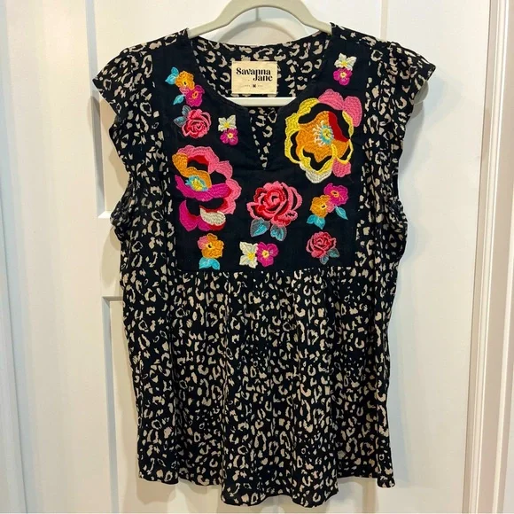 Savanna Jane Animal Print Boho Embroidered Top Blouse Size Medium Flutter Sleeve