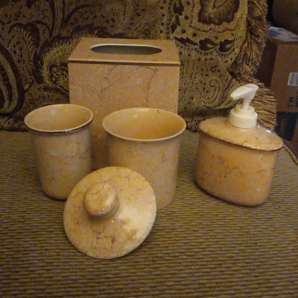 Vintage 5 Piece Bath Set