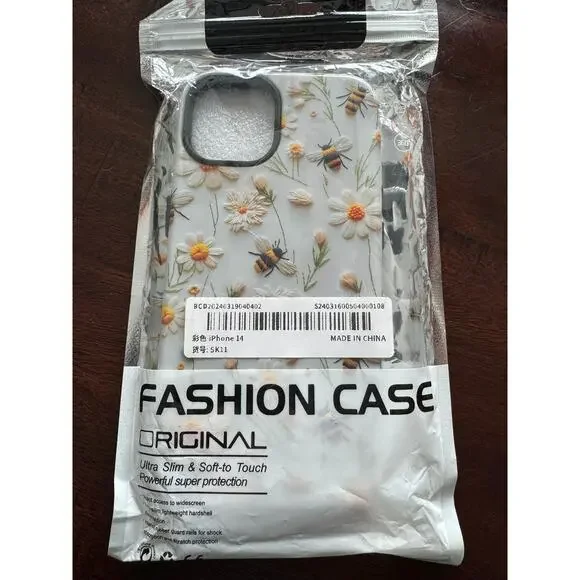 NWT iPhone 14 Floral Bee Case Daisy Cottagecore Clear Phone Cover