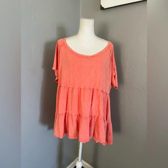 Torrid coral Tiered Short Sleeve Blouse.   Size 3