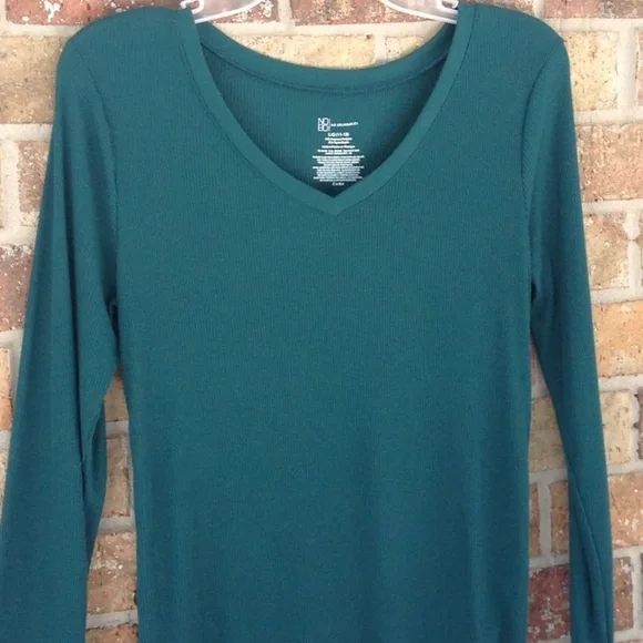 Long sleeve v neck tee