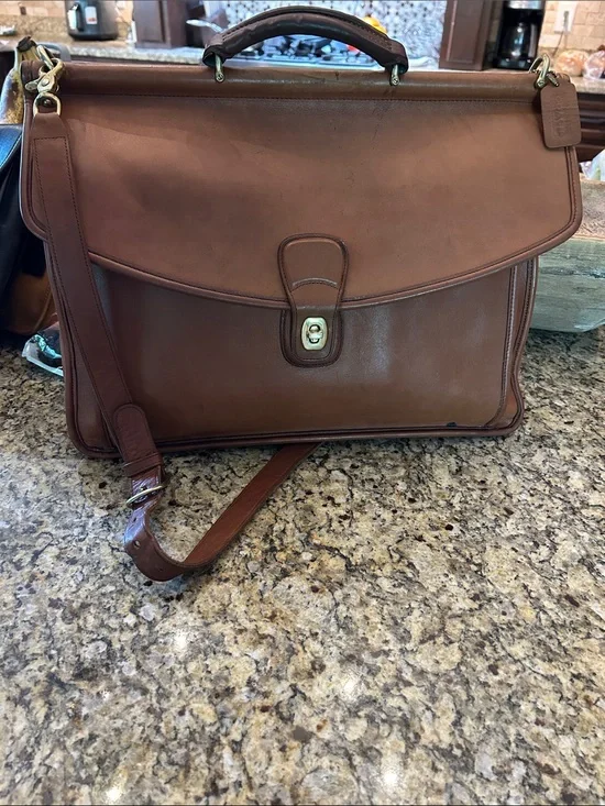 1996 Coach Beekman British Tan Legacy Collection 5266