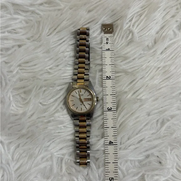vintage Seiko SQ watch woman’s