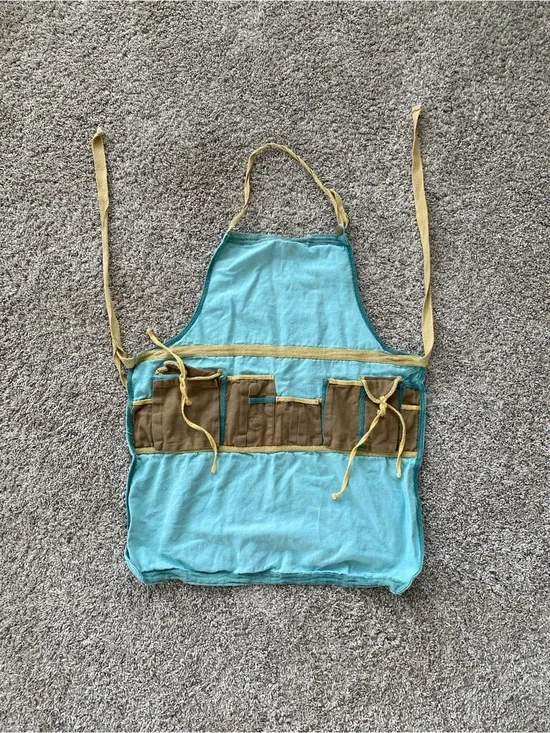 Children’s Garden Apron with Brown Pockets