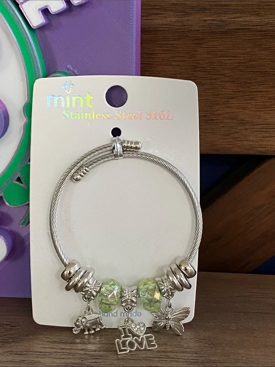 🍀 Mint Silver-Tone Charm Bangle with Light Green Faceted Beads