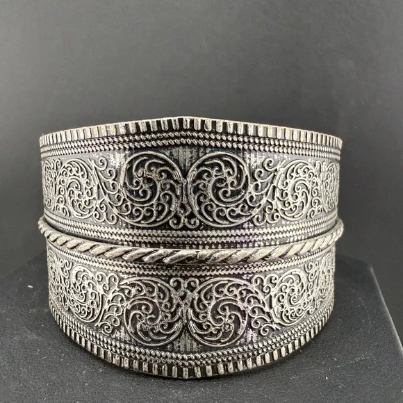 Vintage Chunky Cuff Bracelet‎ Silver Tone Embossed 7
