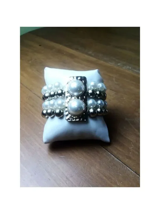 Bracelet One Size White and Gold Beads