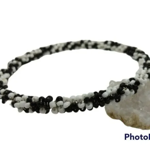 Vintage Black and white‎ beaded speckled bracelet
