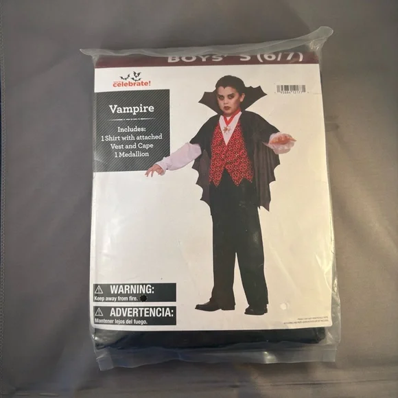 Vampire Boys Costume Size Small 6/7 Shirt‎ Vest Cape Medallion New In Package