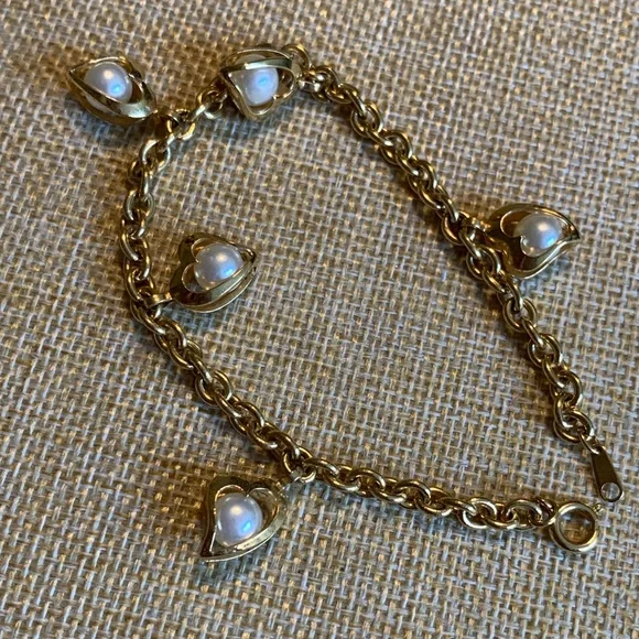 Vintage caged pearl gold tone bracelet.