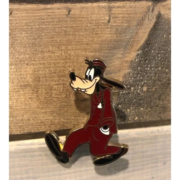 *Disney Characters Dressed as Cast Members -Goofy Dressed as Tower of Terror Pin
