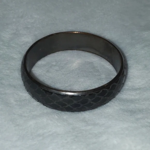 Vintage Snakeskin Embossed Bangle Bracelet