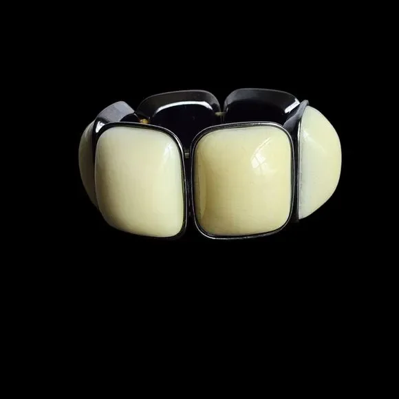 ​Vintage Style Chunky Cream Resin Bracelet with Silver Tone Links Stretch Fit