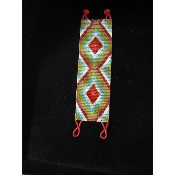 Native American Inspired Seed Bead Bracelet geometric design gorgeous no flaws