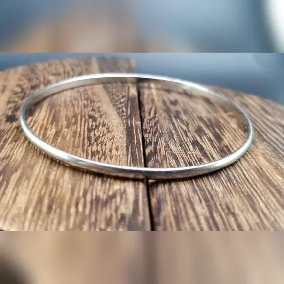 Silver tone sheen bracelet B839