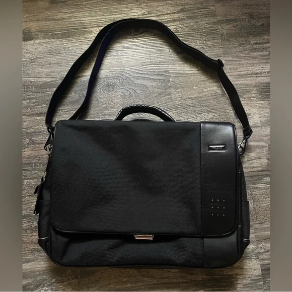 TUMI BRIEFCASE LAPTOP BAG  (zippers in back to attach  suitcase handles)