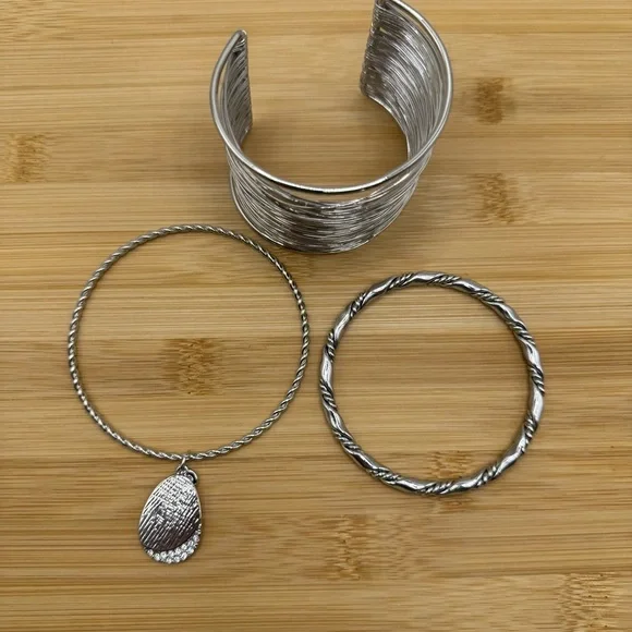 Elegant Silver Jewelry Set for Women