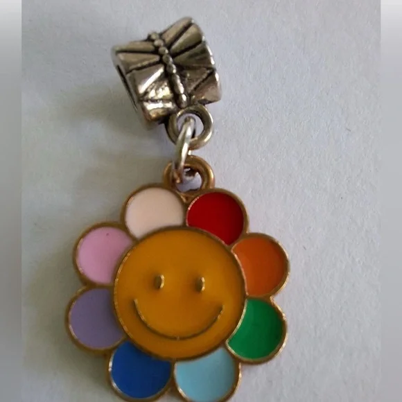 SMILEY HAPPY FACE  FLOWER‎ CHARM PENDANT