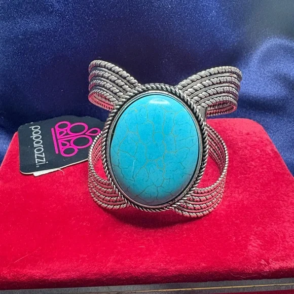 Bracelet Paparazzi Bold Blue Faux Turquoise and Silver Cuff