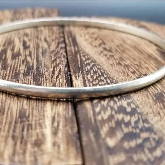 Antique silver tone bangle bracelet simplistic jewelry B929