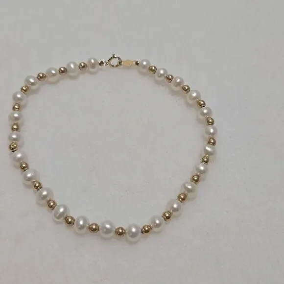 14k Gold and White Pearl Bracelet, Size 7