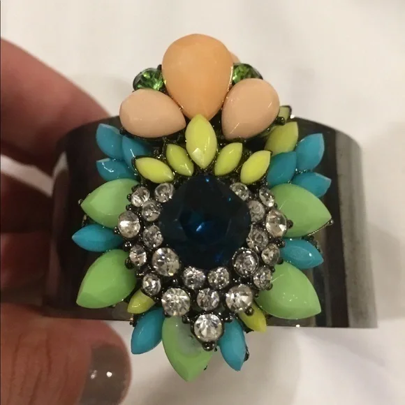 Stone metal cuff with glass stones