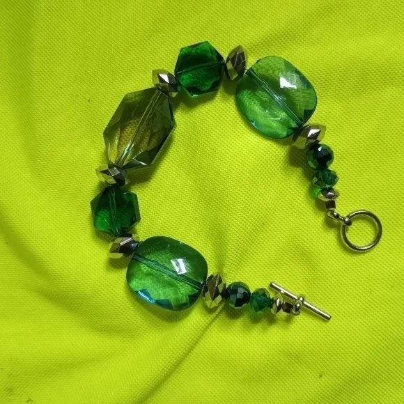 Silvertone beaded Green blue Aurora borealis toggle wire bracelet