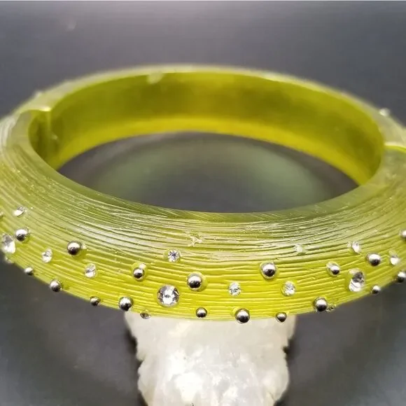 Mellow yellow saucy bracelet bangle. B504