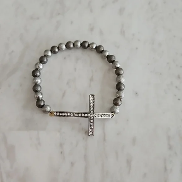 🩴 Crystal Cross Beaded Bracelet