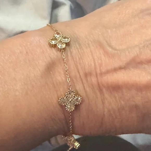 Elegant Gold  Quatrefoil bracelet  w/ CZ