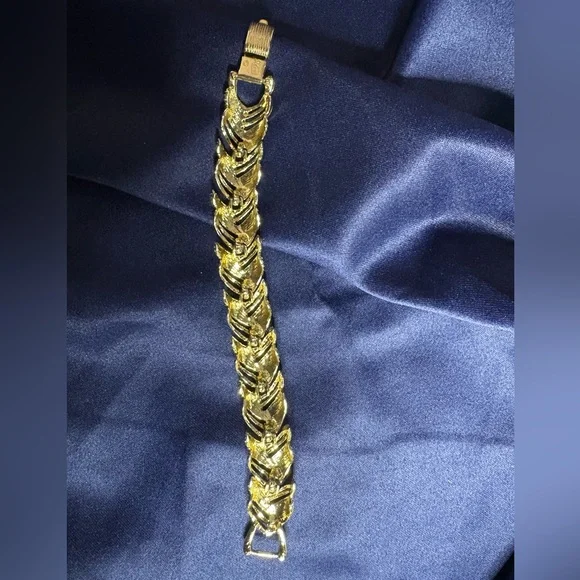 Vintage Coro Gold-Tone Leaf-Linked Bracelet, Sz 7