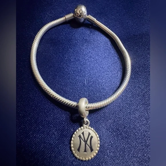 Charm Pandora NY Yankees Pendant Sterling Silver (bracelet not included)