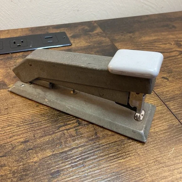 VTG‎ Bostich Stapler Heavy Duty Model B5B Industrial Green Front Load USA WORKS