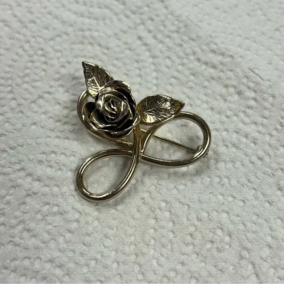 Vintage Elegant Gold Rose Brooch Jewelry Pin Retro Classy Romantic Gift Love
