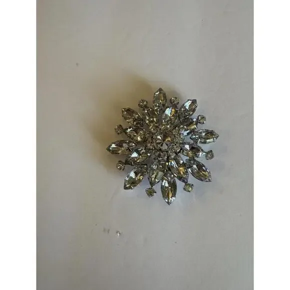 Stunning Vintage Crystal Brooch – Sparkling Snowflake Design j-128