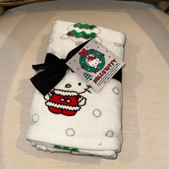 ✨NWOT✨ Hello Kitty Sanrio Set of 2 Christmas Holiday Hand Towels