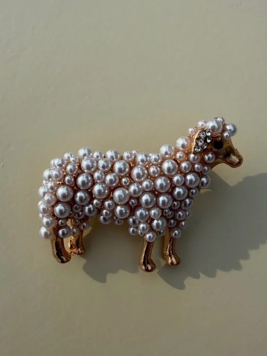 Pearl-Cluster Sheep Brooch - Gold Tone